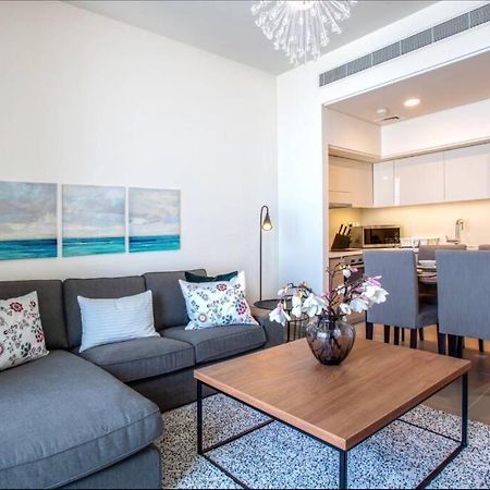 A Luxury Aprt 2 Bedrooms Balcony With Wonderful View Mall Access Hi Speed Wifi Beach Access & Much More For Family Only Samaheej Exterior foto
