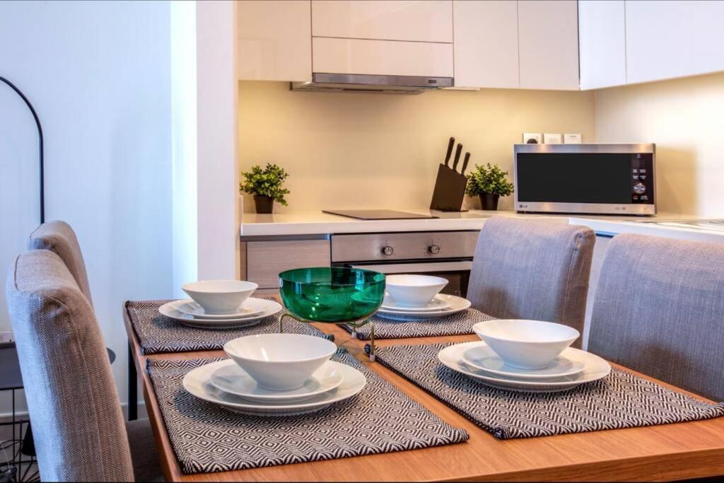 A Luxury Aprt 2 Bedrooms Balcony With Wonderful View Mall Access Hi Speed Wifi Beach Access & Much More For Family Only Samaheej Exterior foto
